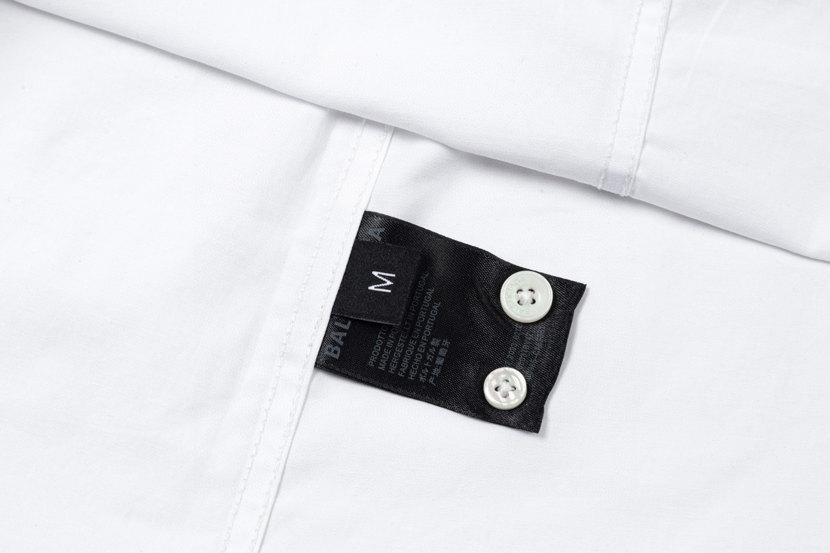 Balenciaga クラシックロゴ長袖シャツ|高級感あふれる快適デザイン