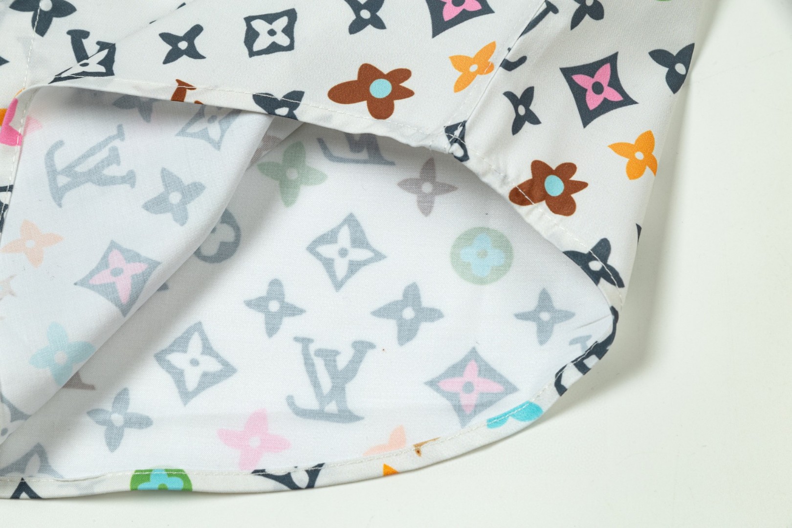 LV 路易威登 水彩老花Logo長袖衬衫 高級感あふれるデザイン