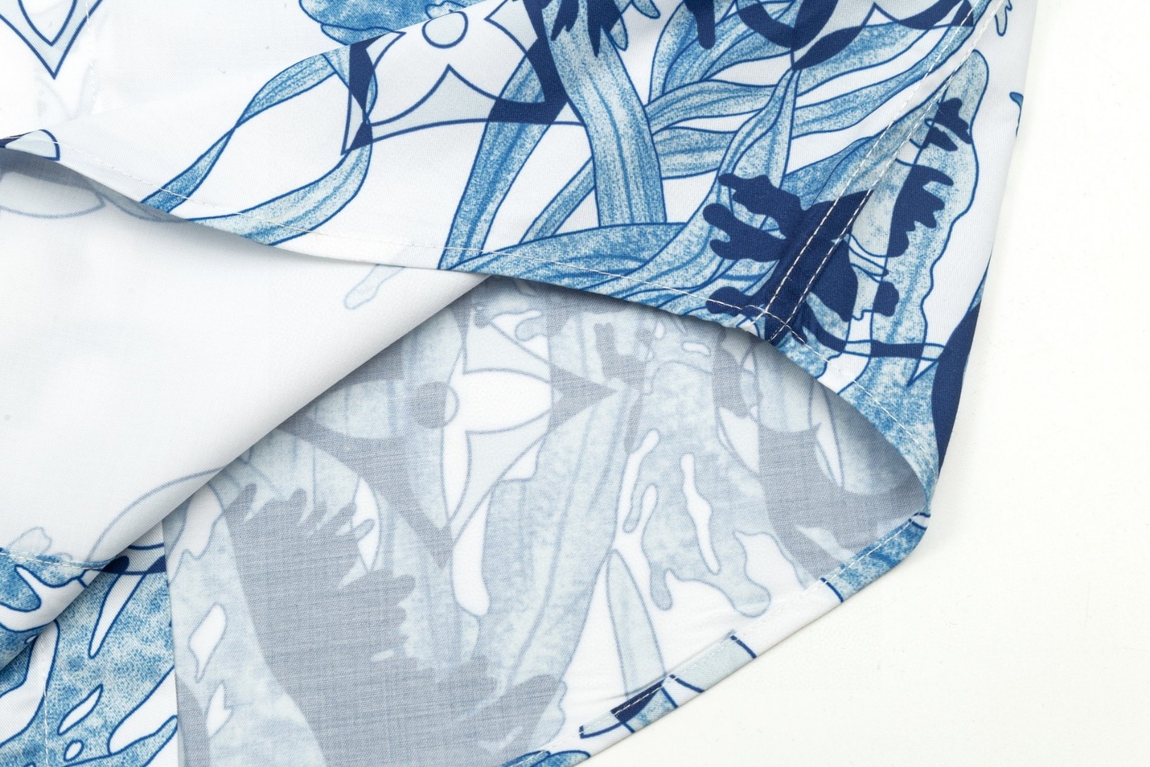 LV 路易威登 珊瑚海草老花ロゴ長袖シャツ 高級版