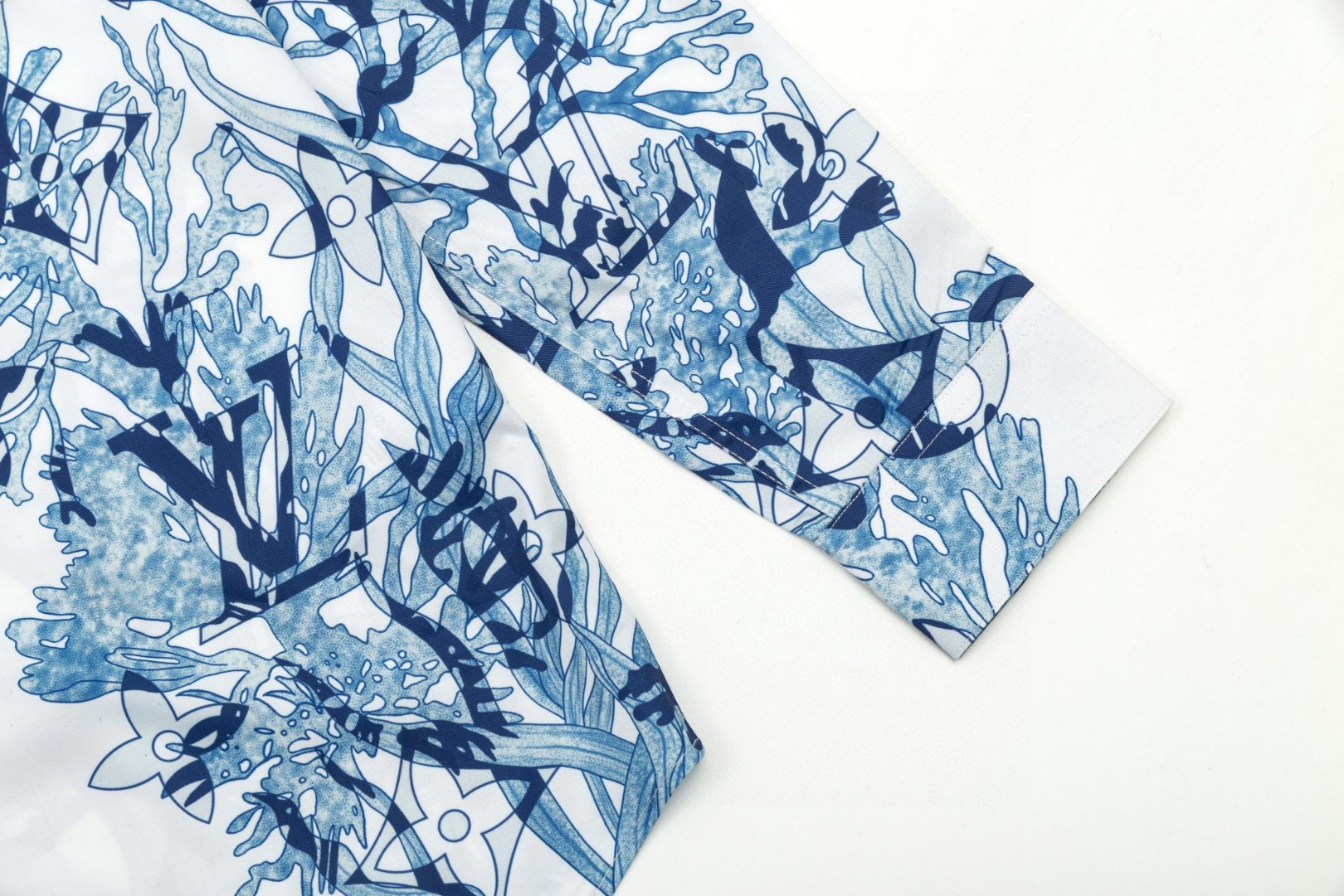 LV 路易威登 珊瑚海草老花ロゴ長袖シャツ 高級版