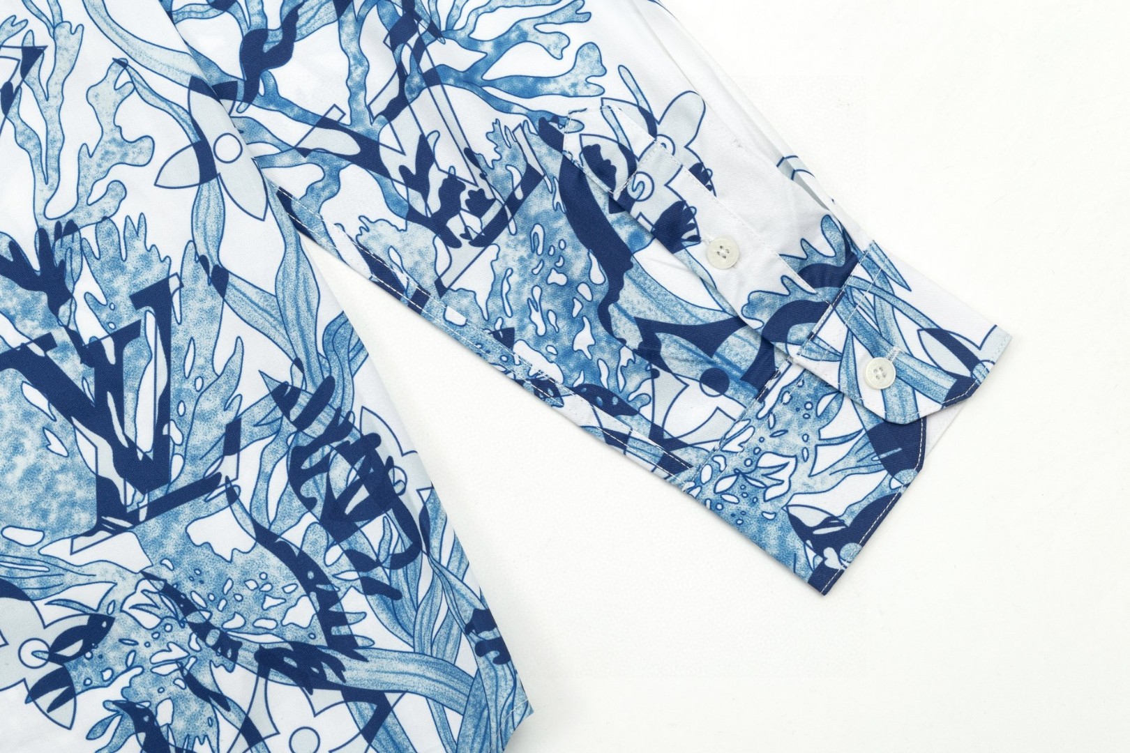 LV 路易威登 珊瑚海草老花ロゴ長袖シャツ 高級版