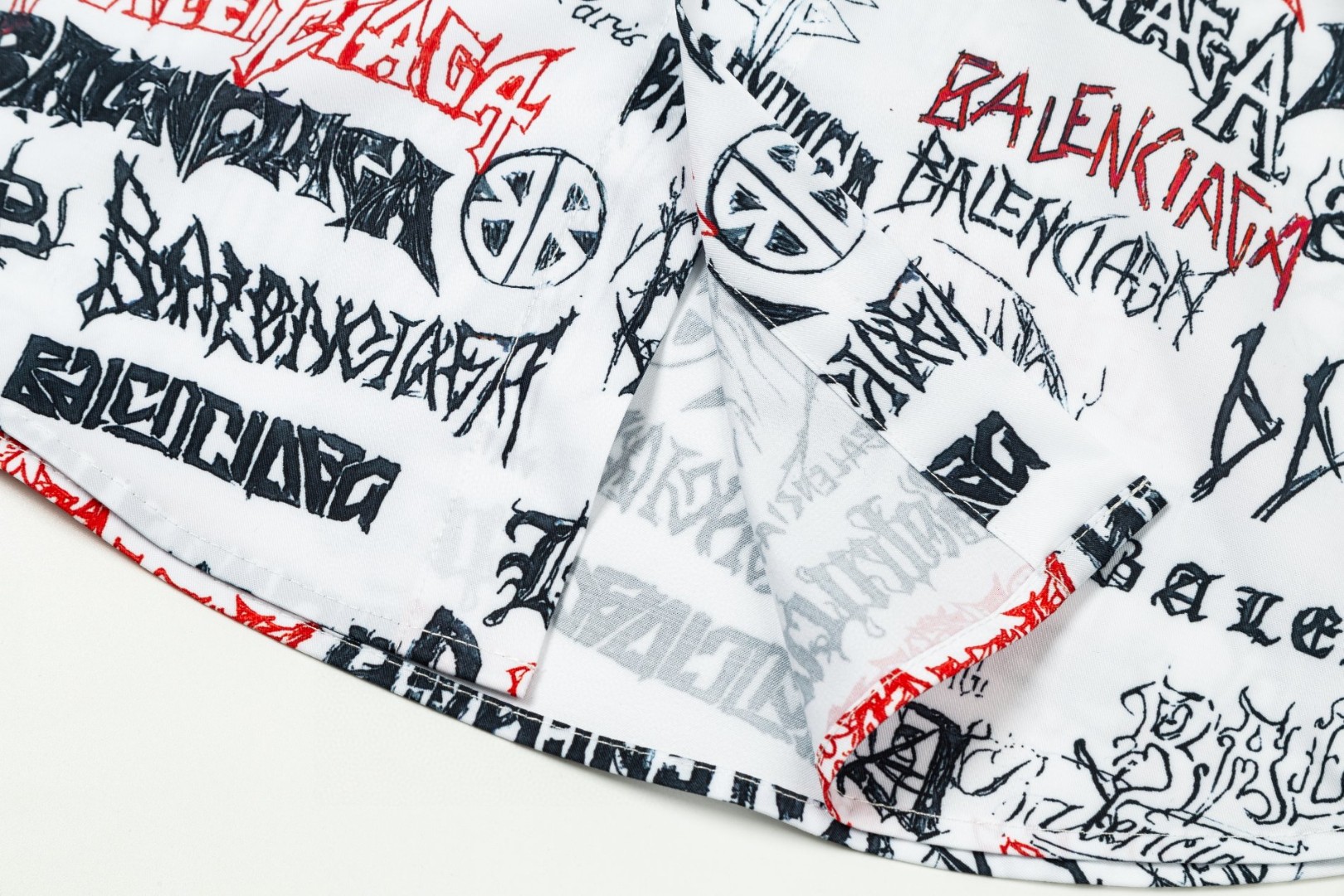 Balenciaga 爆款 龙年限定 Logo衬衫 高級感あふれるデザイン