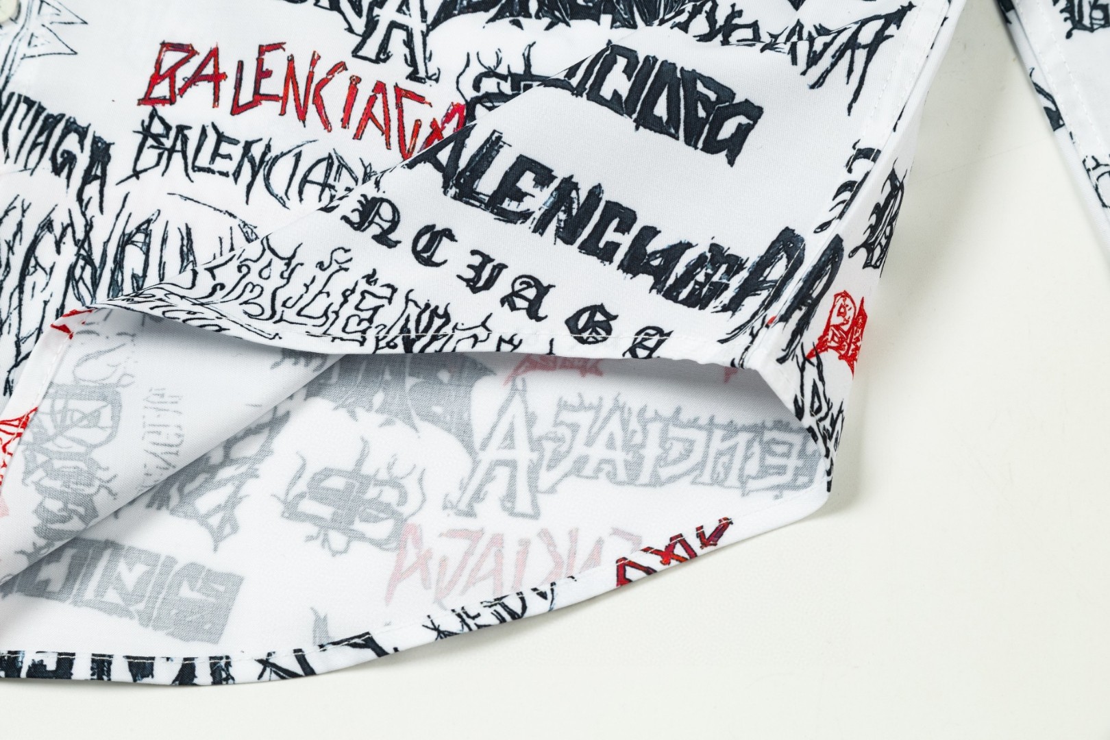 Balenciaga 爆款 龙年限定 Logo衬衫 高級感あふれるデザイン