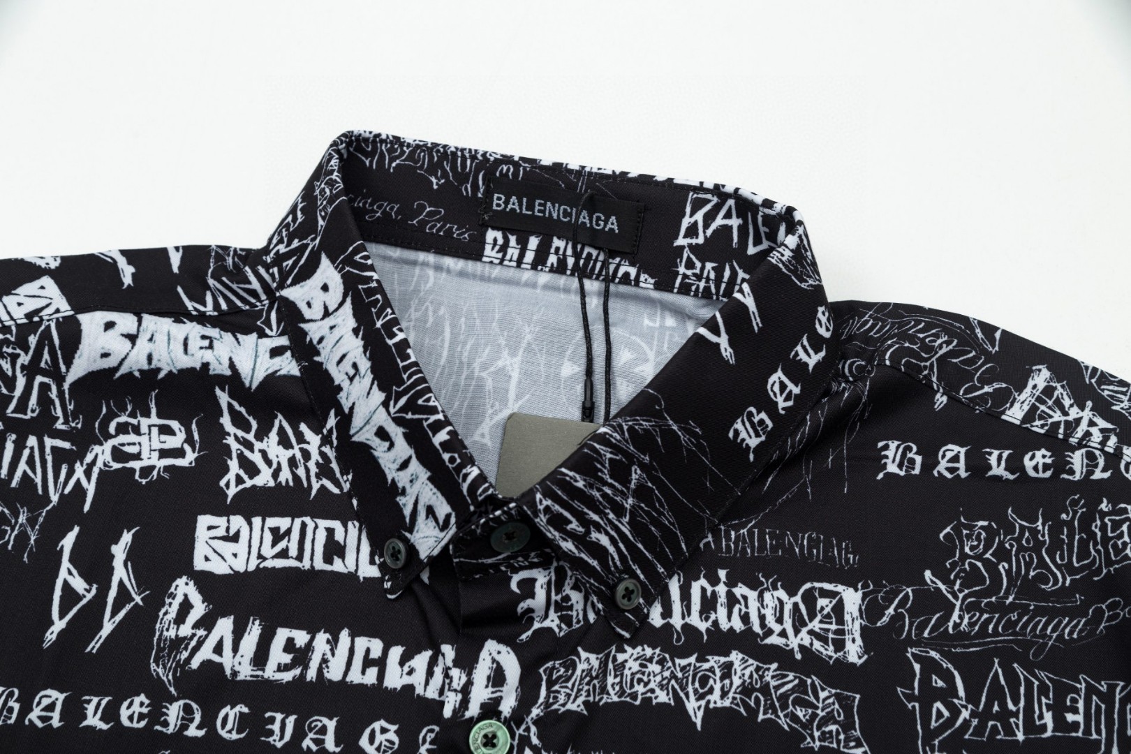 Balenciaga ドラゴン年限定ロゴシャツ 高級素材と完璧な仕上げ