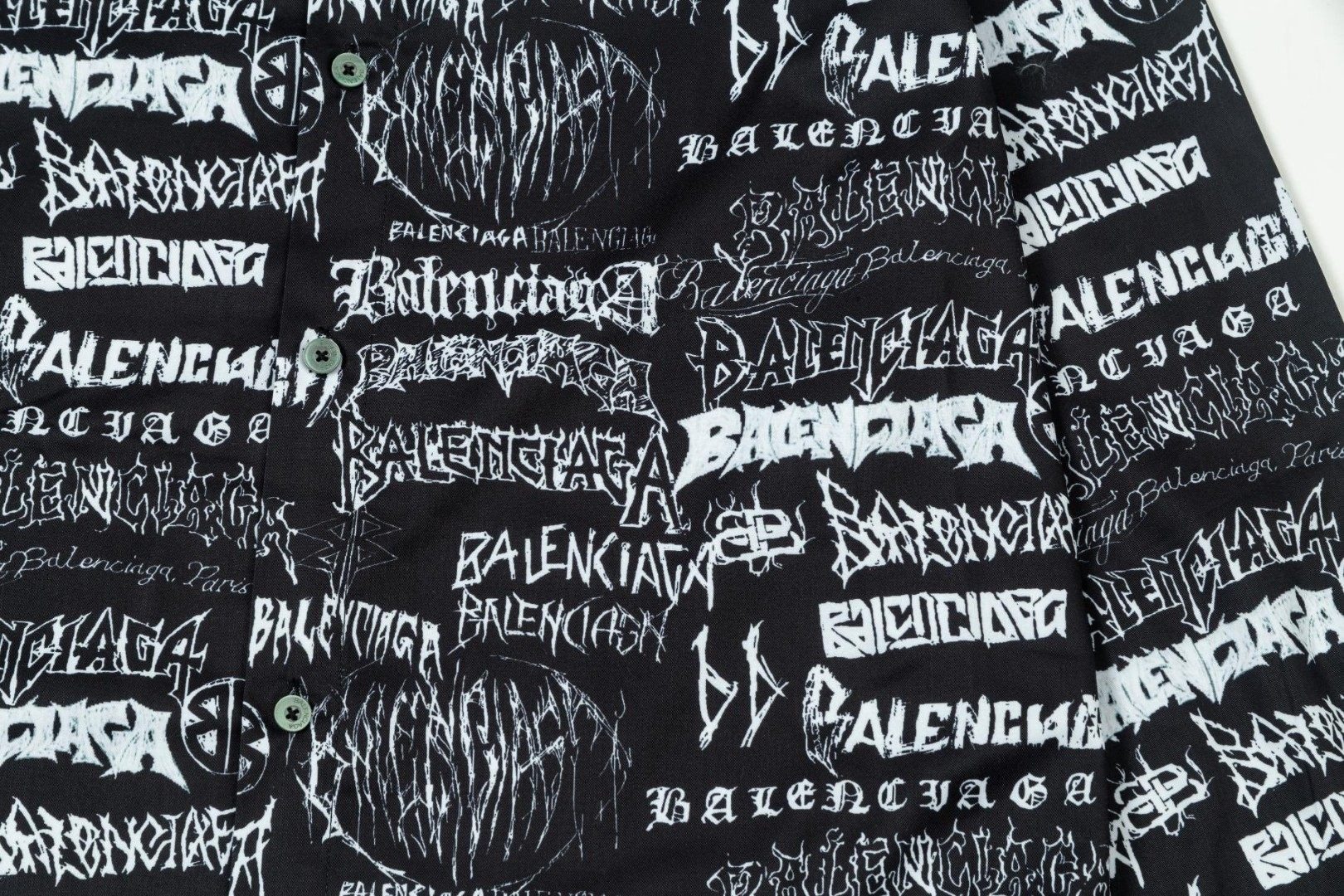 Balenciaga ドラゴン年限定ロゴシャツ 高級素材と完璧な仕上げ