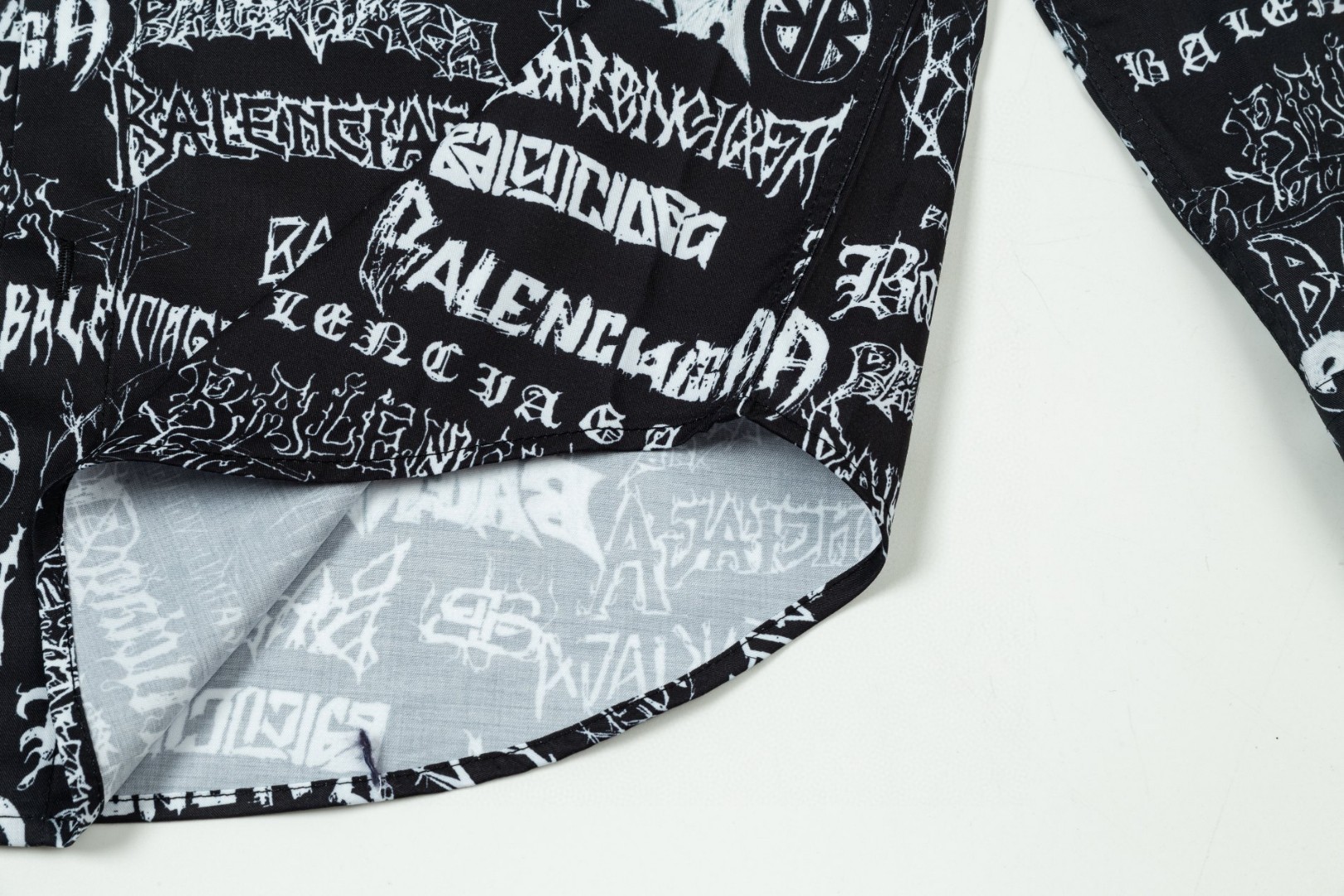 Balenciaga ドラゴン年限定ロゴシャツ 高級素材と完璧な仕上げ