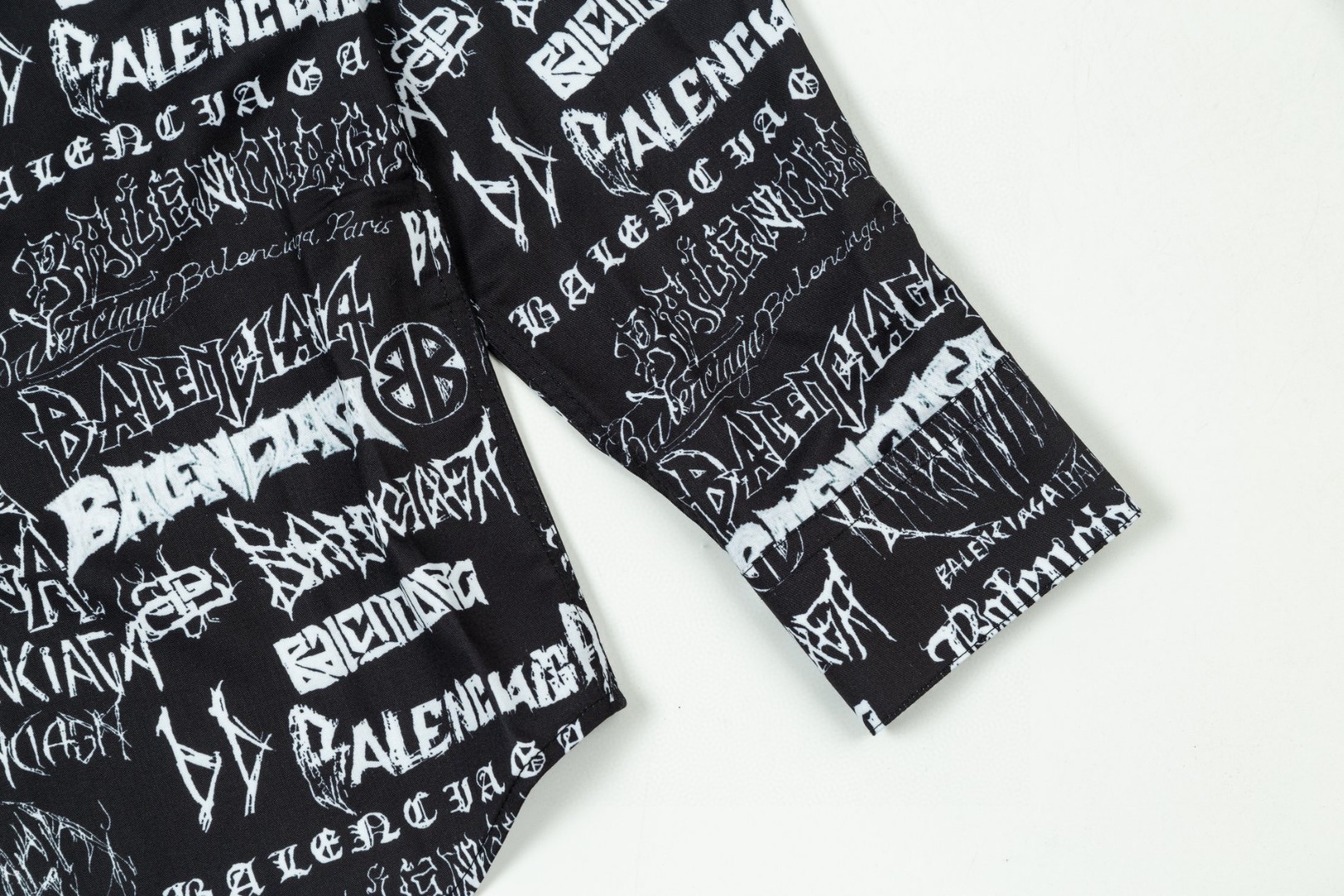 Balenciaga ドラゴン年限定ロゴシャツ 高級素材と完璧な仕上げ