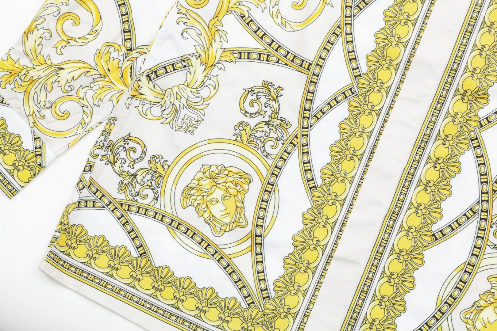 Versace 美杜莎宮廷風数码印花長袖衬衫 高級感溢れるデザイン