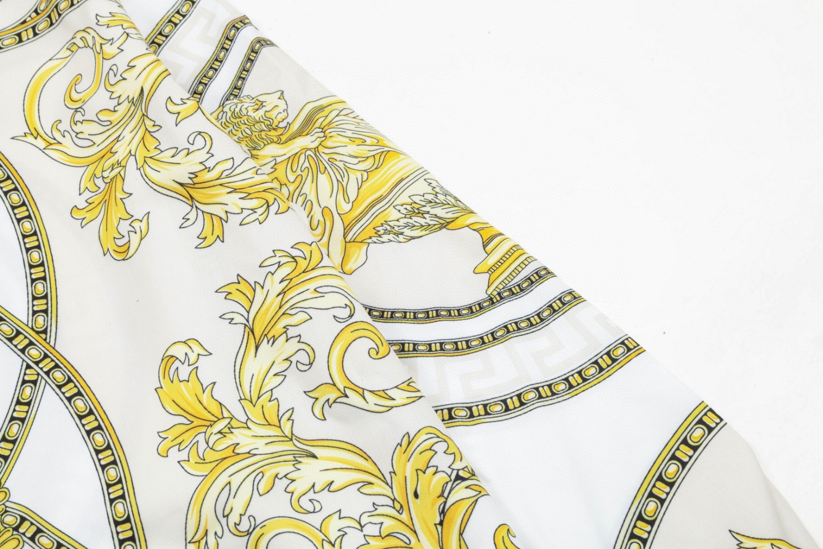 Versace 美杜莎宮廷風数码印花長袖衬衫 高級感溢れるデザイン