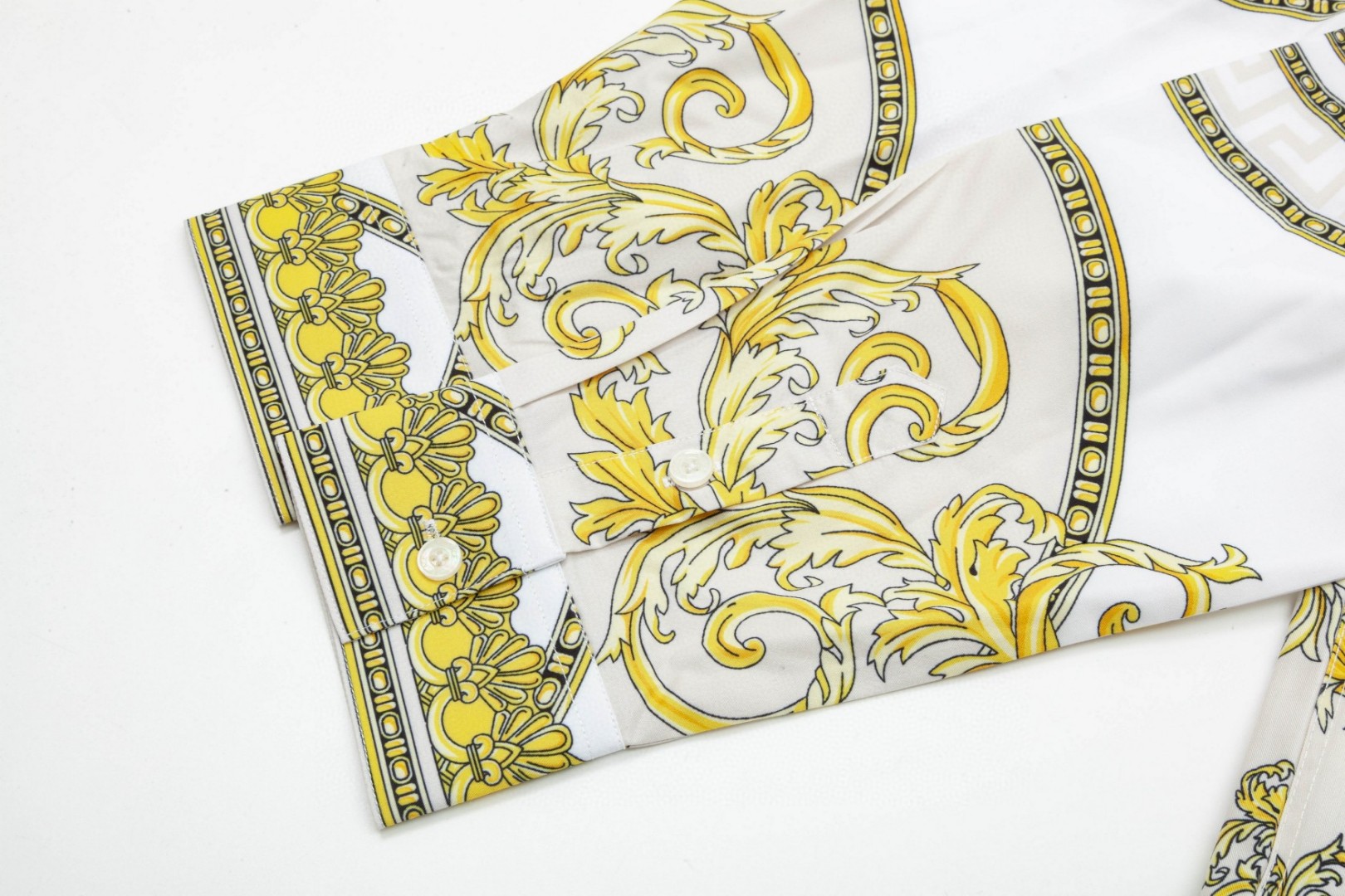 Versace 美杜莎宮廷風数码印花長袖衬衫 高級感溢れるデザイン