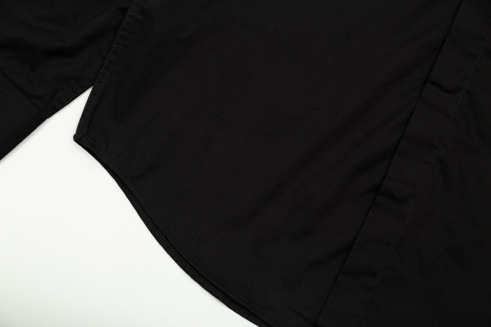 FENDI 胸前悪魔小眼睛デザインの刺繍長袖シャツ