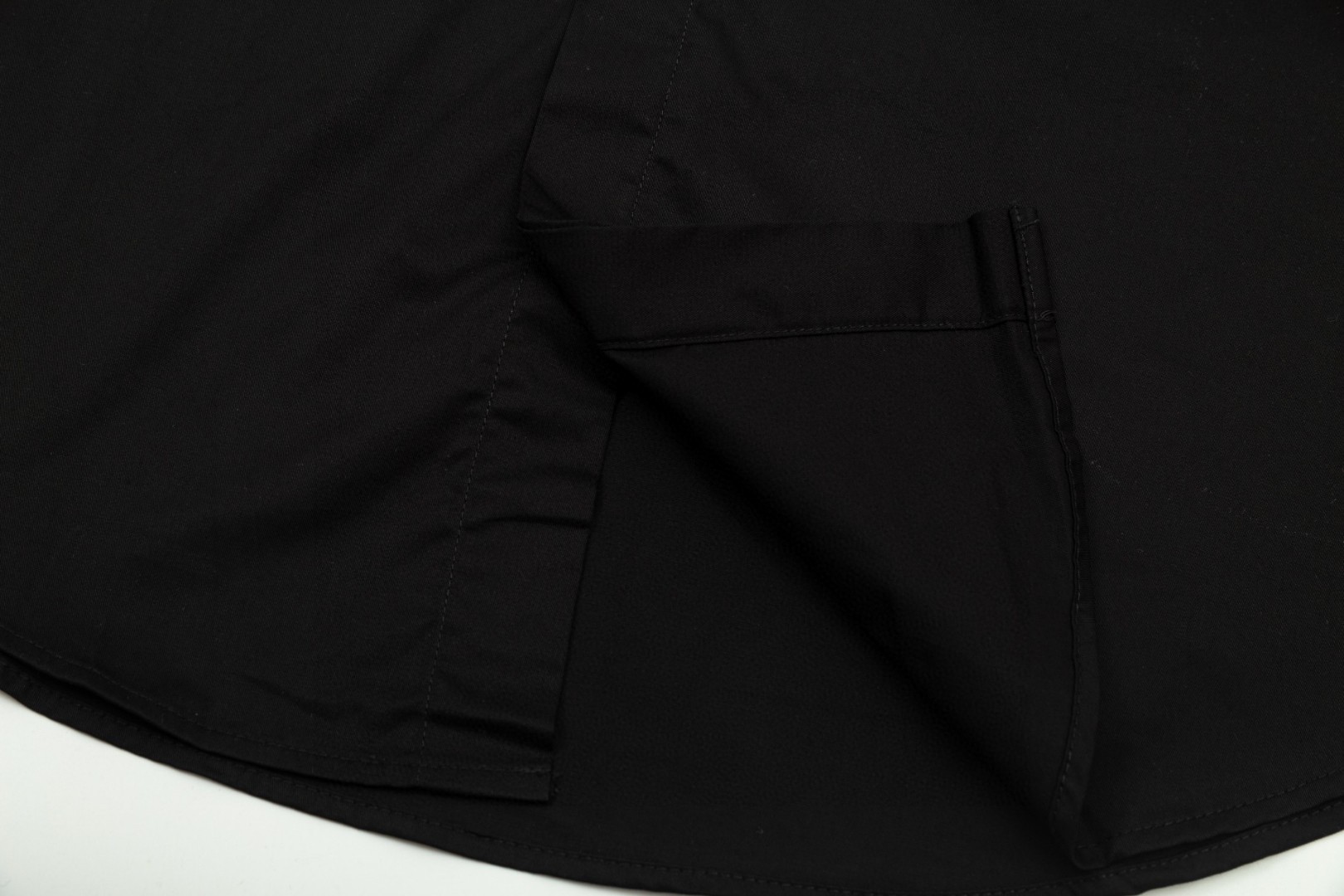 FENDI 胸前悪魔小眼睛デザインの刺繍長袖シャツ