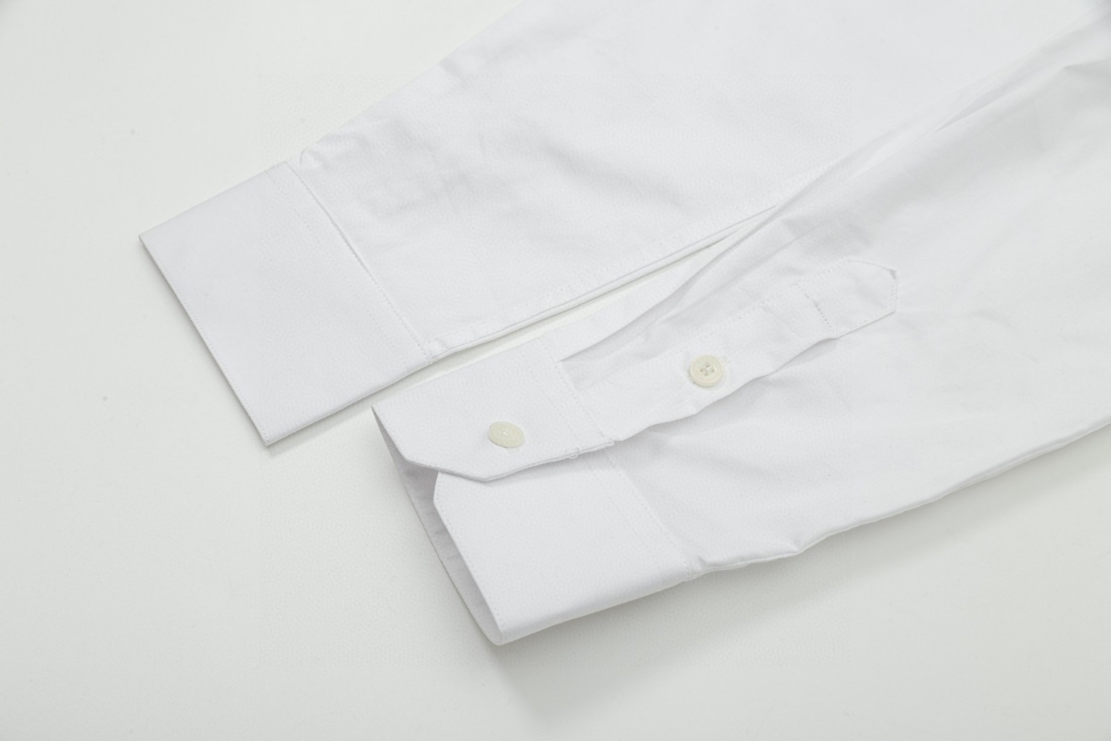 FENDI 芬迪 胸前悪魔小眼睛刺繍長袖シャツ 高品質なデザイン