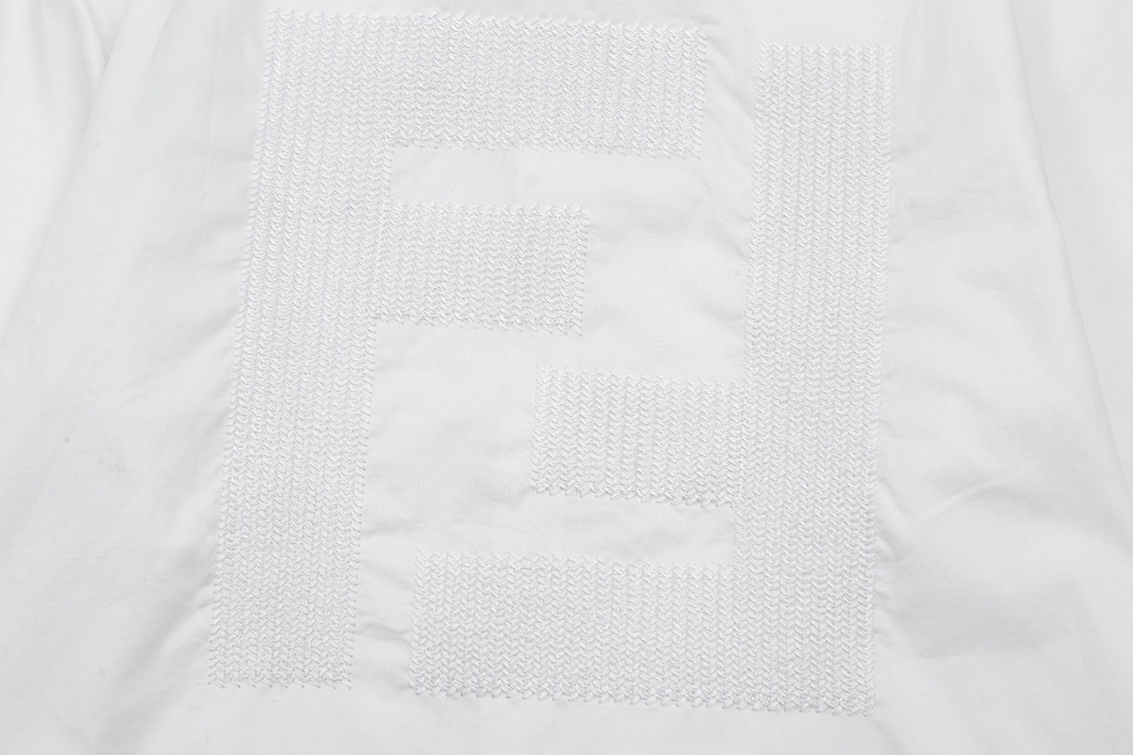 FENDI 芬迪 胸前悪魔小眼睛刺繍長袖シャツ 高品質なデザイン