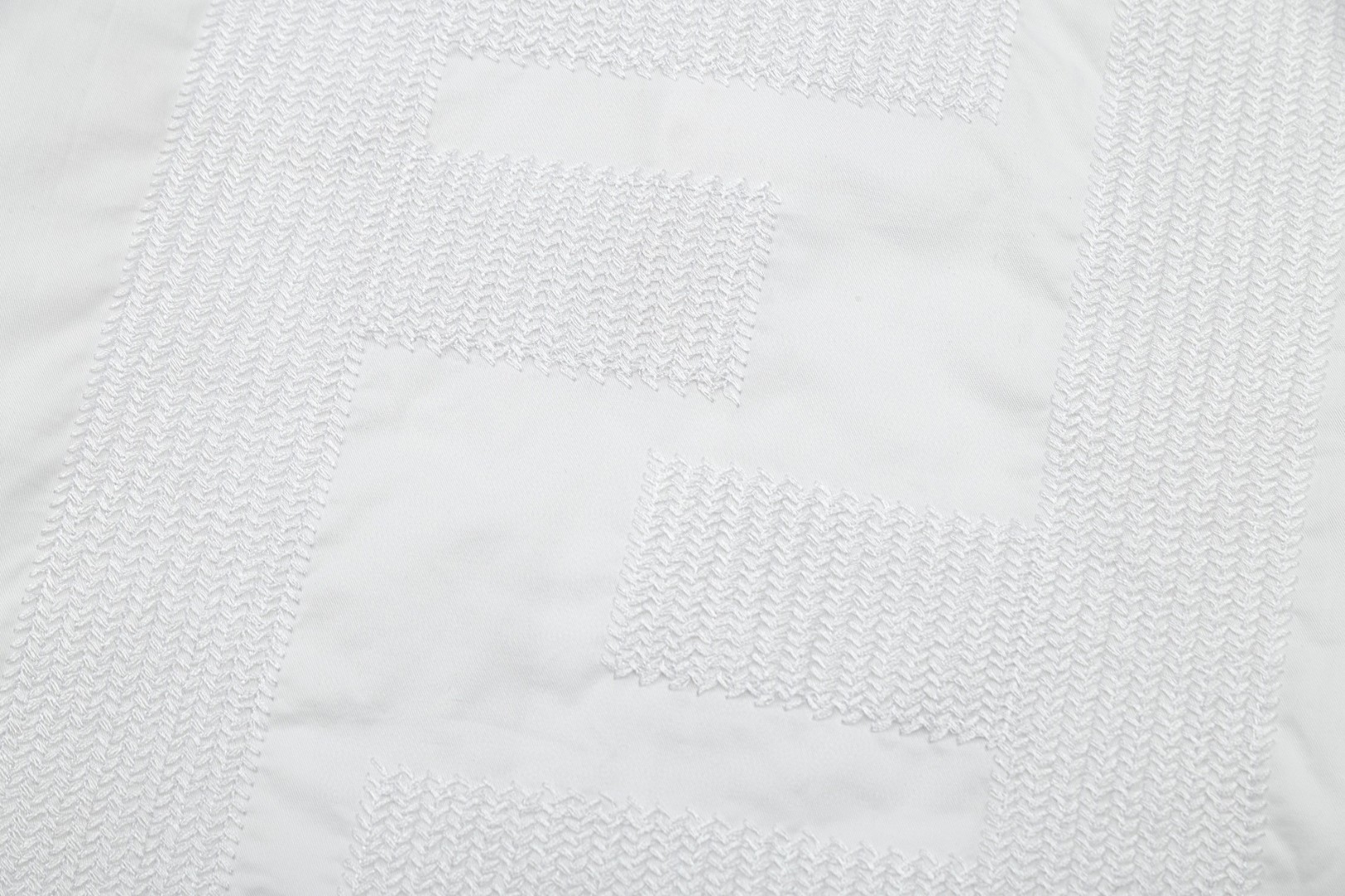 FENDI 芬迪 胸前悪魔小眼睛刺繍長袖シャツ 高品質なデザイン