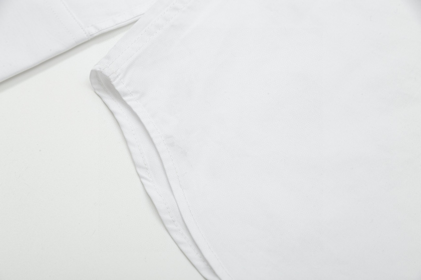 FENDI 芬迪 胸前悪魔小眼睛刺繍長袖シャツ 高品質なデザイン