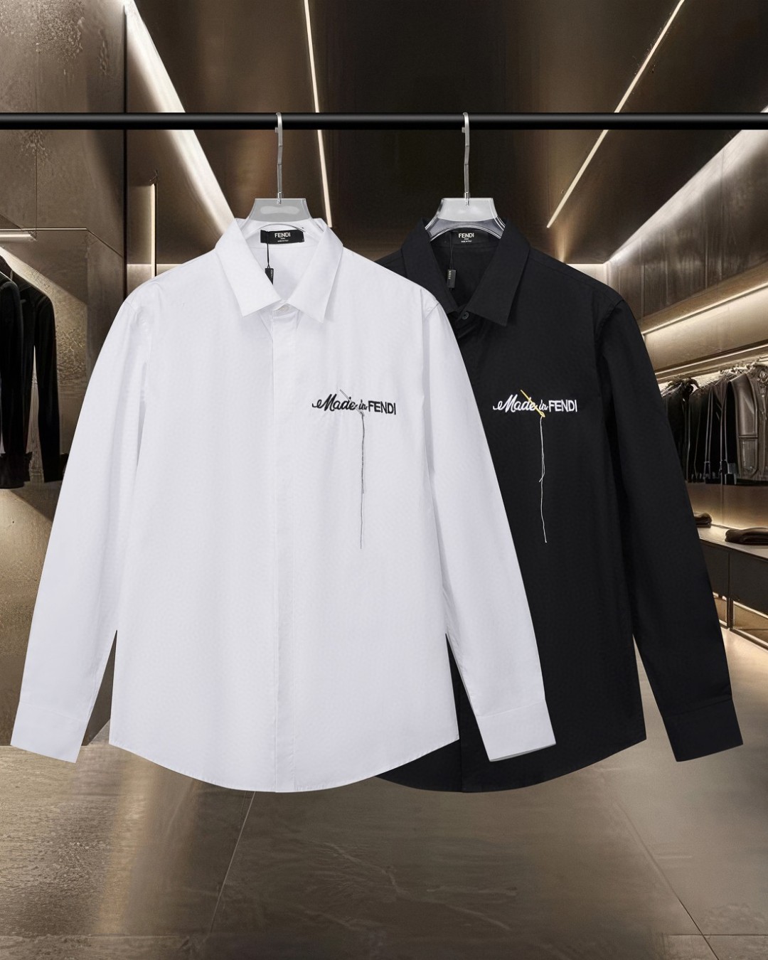 P128 Fendi 芬迪 🔥爆款来袭 胸前简约Logo针绣徽标长袖衬衫 2025ss官网新款长袖 衬衫 衬衣 精美刺绣Logo 高端版本，专柜定制面料 透气舒适度高，精工制作，细节处理完美无可挑剔，✅定制logo刻字纽扣，三标齐全。品牌元素设计理念，体现高品质。手感细腻柔软！呈现休闲裁剪，上身版型超赞！🐍码数：M-XXL 