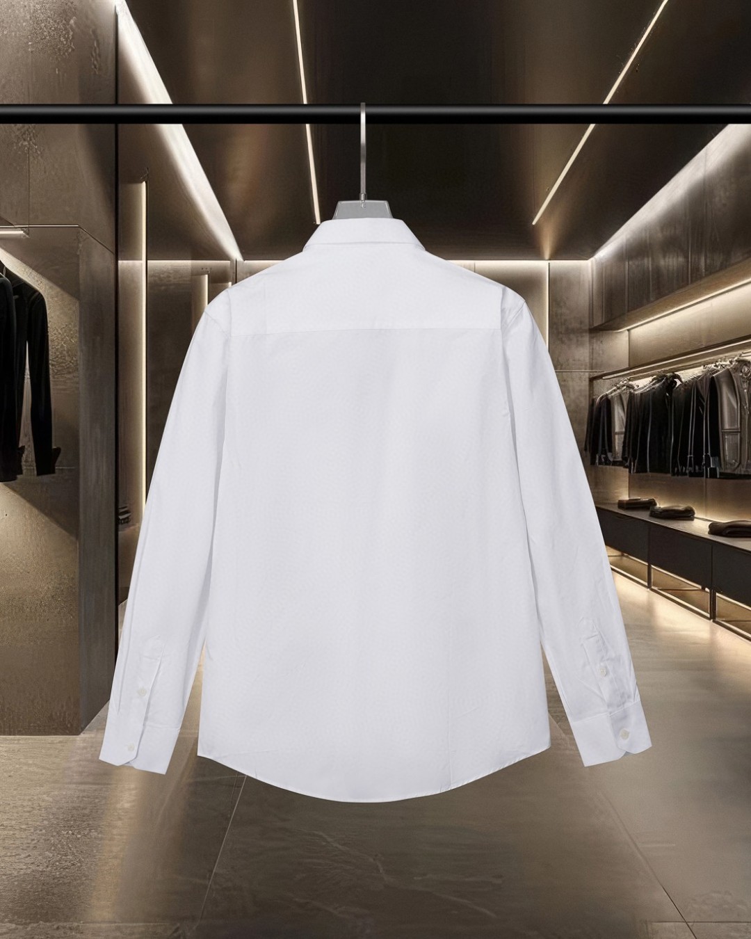 P138 Fendi 芬迪 
爆款来袭 胸前口袋徽章Logo长袖衬衫 2025ss官网新款长袖 衬衫 衬衣 高端版本，专柜定制面料 透气舒适度高，精工制作，细节处理完美无可挑剔，✅定制logo刻字纽扣，三标齐全。品牌元素设计理念，体现高品质。手感细腻柔软！呈现休闲裁剪，上身版型超赞！🐍码数：M-XXL 