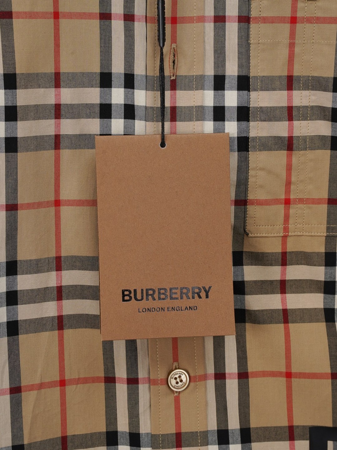P148 巴宝莉 burberry
爆款来袭 🅱️字母胶印vintage 男女同款格纹长袖衬衫系列 2025ss官网新款长袖 衬衫 衬衣，精美工艺 高端版本，专柜定制面料 透气舒适度高，精工制作，细节处理完美无可挑剔，✅定制logo刻字纽扣，三标齐全。品牌元素设计理念，体现高品质。手感细腻柔软！呈现休闲裁剪，上身版型超赞！🐍码数：M-XXL