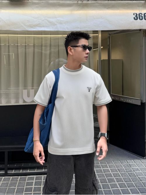Prada 2025 Spring/Summer Short-Sleeve Knitted T-Shirt - Soft & Comfortable 1 Prada 2025 Spring/Summer Short-Sleeve Knitted T-Shirt - Soft & Comfortable
