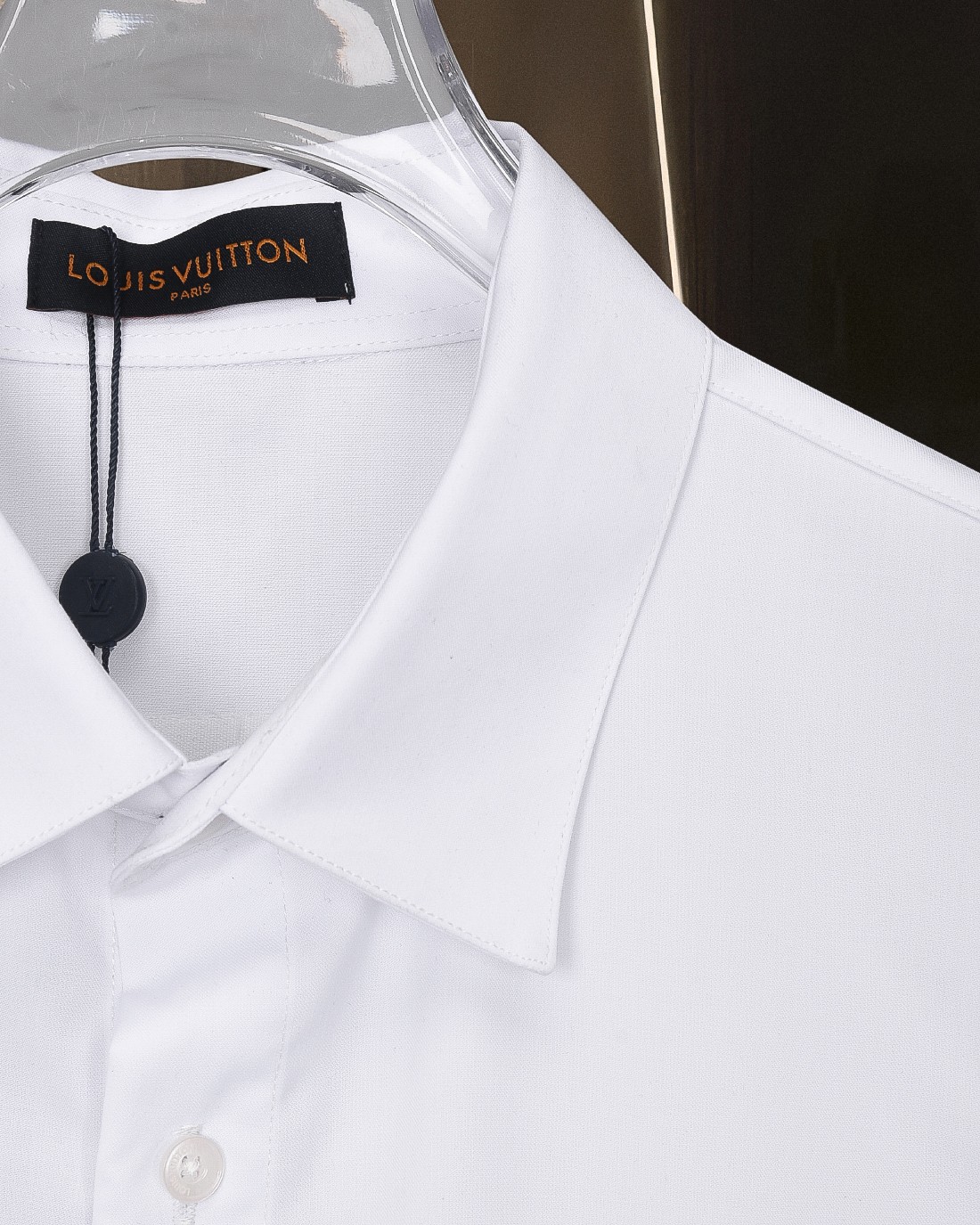 Louis Vuitton ロゴ刺繍長袖シャツ 重工芸デザイン 高級感溢れる
