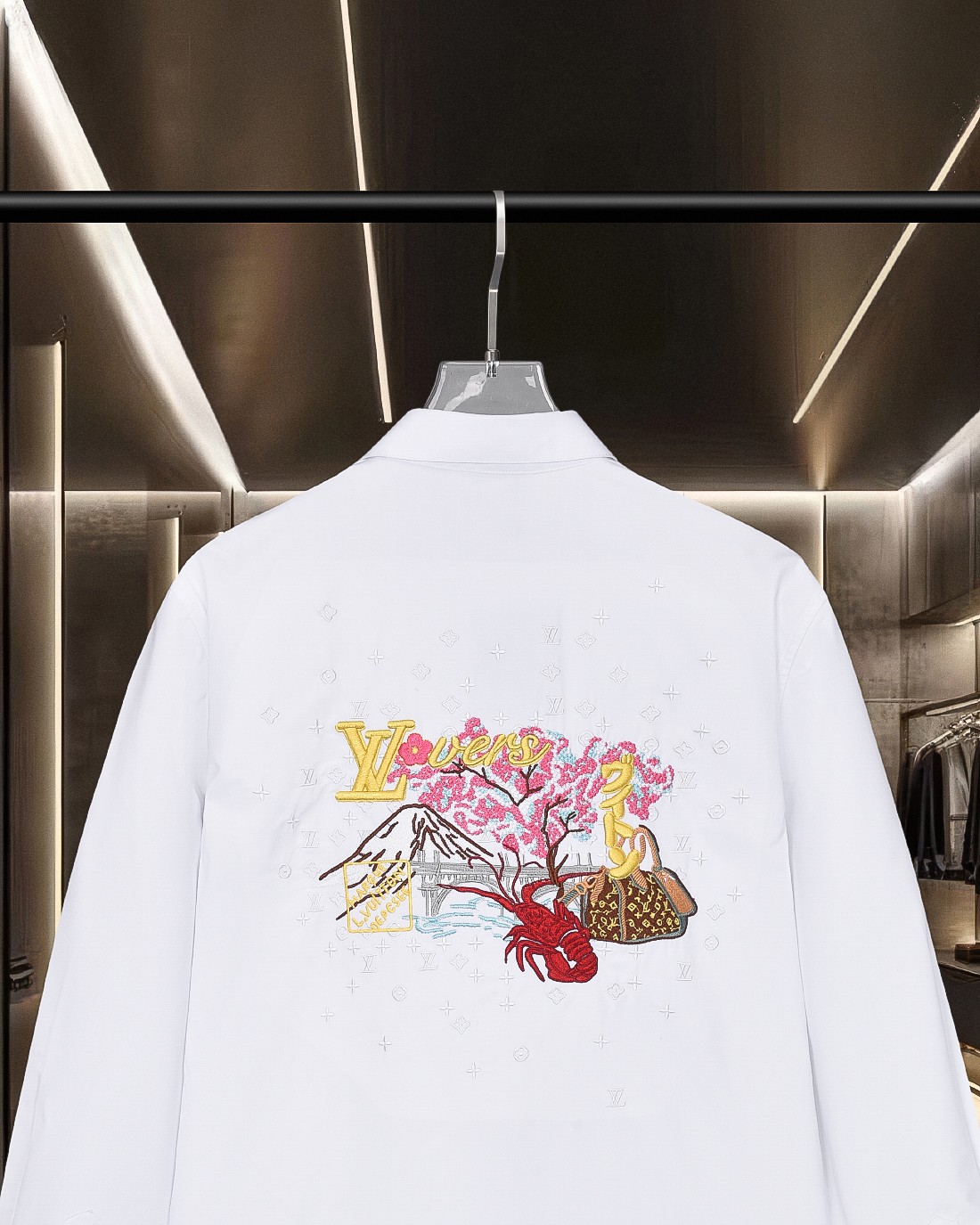 Louis Vuitton ロゴ刺繍長袖シャツ 重工芸デザイン 高級感溢れる