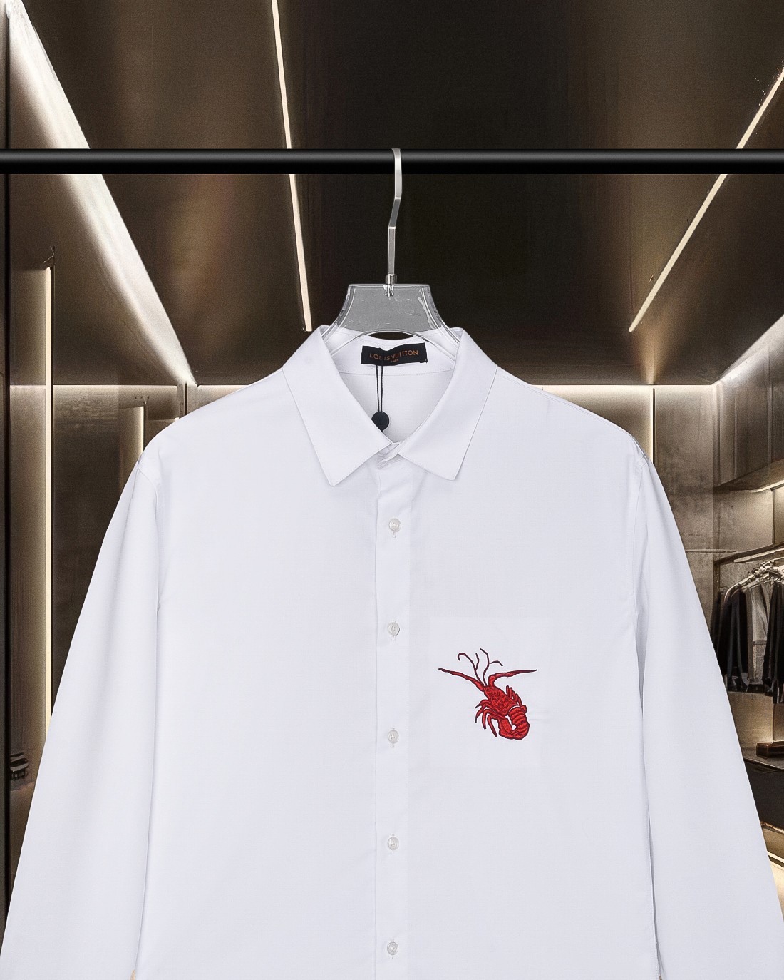 Louis Vuitton ロゴ刺繍長袖シャツ 重工芸デザイン 高級感溢れる