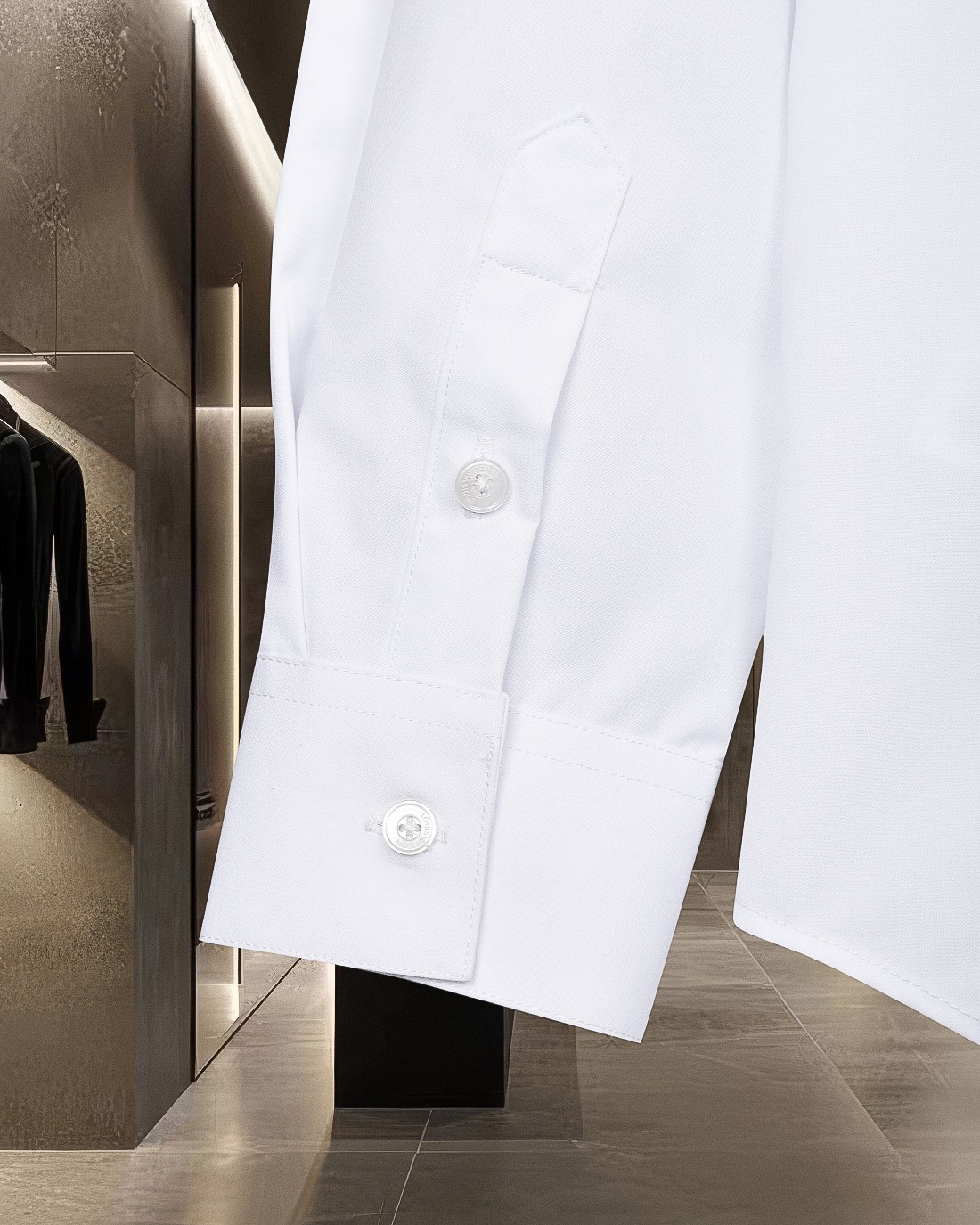 Louis Vuitton ロゴ刺繍長袖シャツ 重工芸デザイン 高級感溢れる