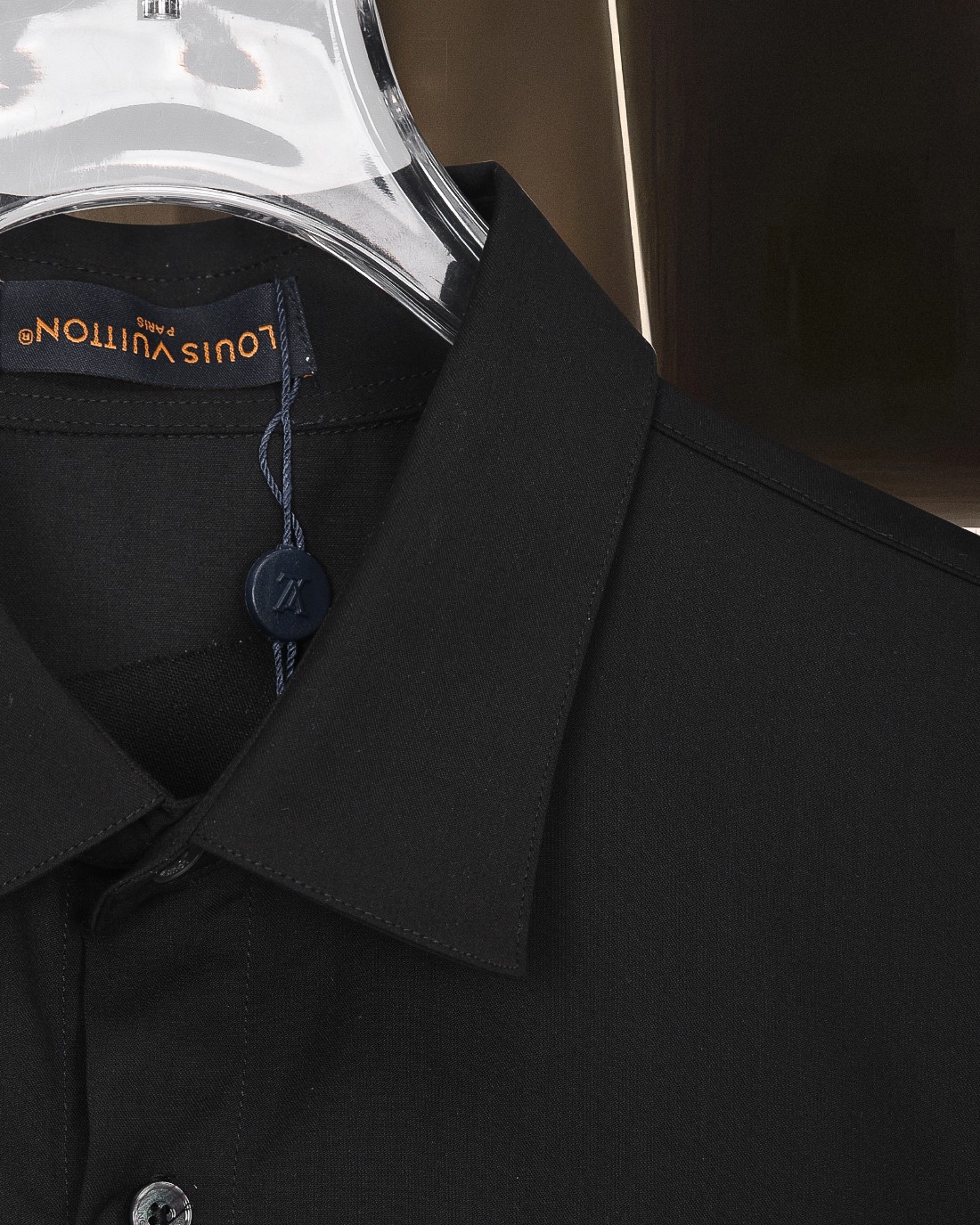 Louis Vuitton刺繍ロゴ長袖シャツ - 高級感溢れる春夏スタイル