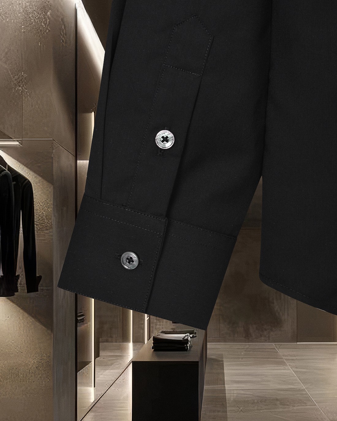 Louis Vuitton刺繍ロゴ長袖シャツ - 高級感溢れる春夏スタイル