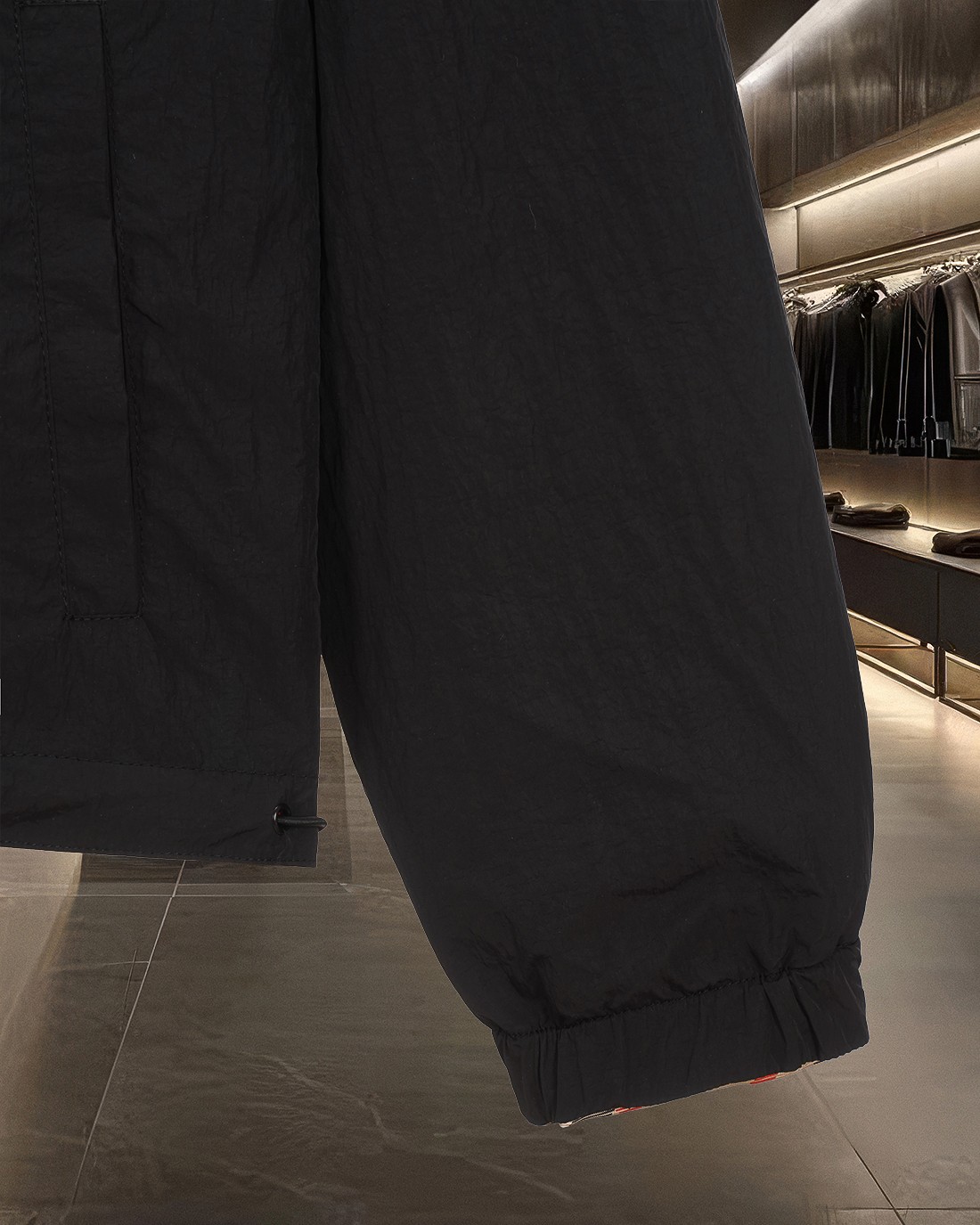 🅿450
 bur 巴宝莉 burberry🔥爆款来袭  🅱️ 双面两穿及腰短款 Vintage 格纹 王牌货品，双面穿复古菱格格纹连帽夹克外套，双面穿格纹复古的时髦 ，永远都不褪流行，黑色一面的采用聚酯纤维面料防水防风，控温棉服夹克外套 精美工艺 高端版本，专柜定制面料 透气舒适度高，精工制作，细节处理完美无可挑剔，✅定制logo刻字纽扣，三标齐全。品牌元素设计理念，体现高品质。手感细腻柔软！呈现休闲裁剪，上身版型超赞！🐍码数：S-XXL