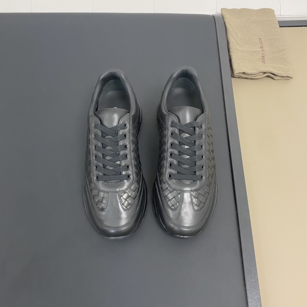 NO:273240,B V original single boutique, men's braided casual shoes!  This sneaker is made of pure hand-woven top cowhide, fashionable and novel. TPU lightweight outsole and cowhide inner cowhide, comfortable and breathable!  Size39-44,,sneakers,cowhide19860909B V原单精品,男士编织休闲鞋！此款运动鞋采用头层牛皮纯手工编织,时尚新颖 TPU轻质大底 内里牛皮,舒适透气 ！ Size39-44,,sneakers,cowhide,Men's shoes