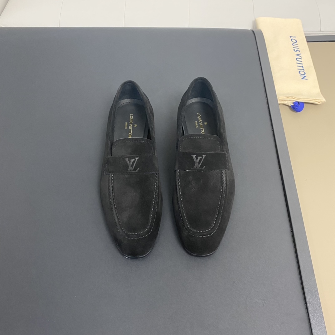 【LV】时尚正装皮底经典款小皮鞋型！货！顶级手工艺[强]意大利全面进口原皮料小牛漆面皮(超强质感、手感)，内里进口小牛皮，全进口皮丕真皮大底！！超级仪式感！绅士风！size:39-44(3849
