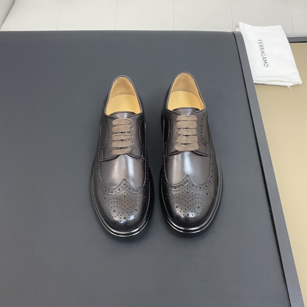 NO:273236,FERRACAMO Top Purchase Philippine Street Fried Street God Heightening Sole Leather Shoes Series Counter is available at the same time for sale in the original configuration, imported Italian original cowhide fabric, classic layout, gentlemanly and generous, imported water dyed beef, original soles are specially supplied with original soles, super comfortable, original order goods, yellow high quality, can enter and exit the counter at will, welcome to compare the counter synchronization, number 38-44 (can be ordered 45),, ferragamo, ferragamo, cowhide19860909FERRACAMO 菲拉格慕 顶级代购 菲 炸街男神增高套脚底皮鞋系列专柜同步发售原厂配置,意大利进口原版牛皮面料,经典版面绅士大方,进口水染牛里 ,鞋底原厂特供原版底超级舒适,原厂跟单货 黄高品质,可随意进出专柜,欢迎对比专柜同步,码数 38-44（可订45）,,ferragamo,ferragamo,cowhide,Men's shoes