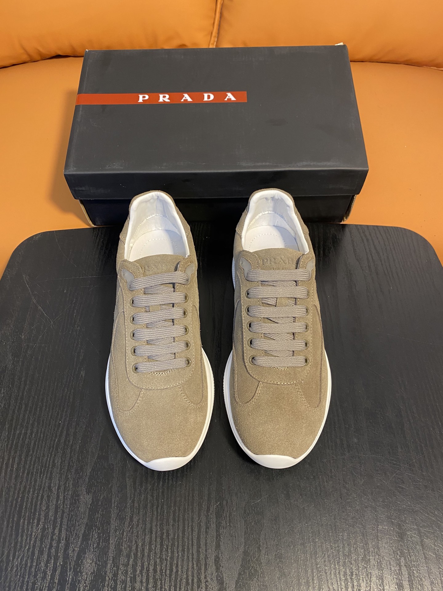 NO:357284,P Top Purchase Mandarin New Sports and Casual Shoes Counter Synchronize, Upper imported Italian cowhide fabric, imported cowhide inner mat, classic layout atmospheric and generous soft and comfortable, original sole is specially supplied with original sole, exclusive movable molding sole is super comfortable, original order goods, high quality, can enter and exit the counter at will, number 39-44 (order 38 45 46 47),,cowhide19860909P 顶级代购 普 炸街男神新品运动休闲鞋专柜同步,鞋面意大利进口牛皮面料,进口牛皮内里垫,经典版面大气大方柔软舒适, 鞋底原厂特供原版底,独家活动成型底超级舒适,原厂跟单货,高品质,可随意进出专柜,码数 39-44（可订 38 45 46 47）,,cowhide,Men's shoes