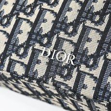 DIOR 迪奥SAFARI信使包 CD刺绣针织相机包 🚹男女通用斜挎包 单肩包 采用精湛镶嵌细工,经典百 DIOR 迪奥SAFARI信使包 CD刺绣针织相机包 🚹男女通用斜挎包 单肩包 采用精湛镶嵌细工,经典百