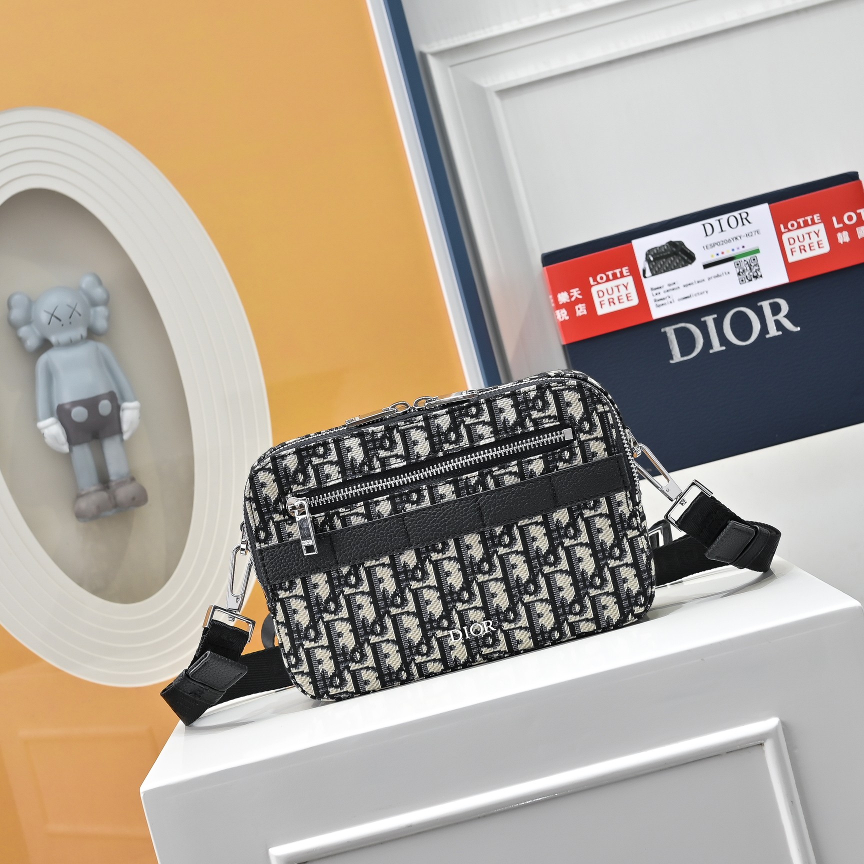 DIOR 迪奥SAFARI信使包 CD刺绣针织相机包 🚹男女通用斜挎包 单肩包 采用精湛镶嵌细工，经典百