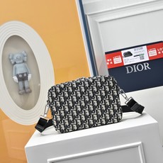 DIOR 迪奥SAFARI信使包 CD刺绣针织相机包 🚹男女通用斜挎包 单肩包 采用精湛镶嵌细工,经典百 DIOR 迪奥SAFARI信使包 CD刺绣针织相机包 🚹男女通用斜挎包 单肩包 采用精湛镶嵌细工,经典百