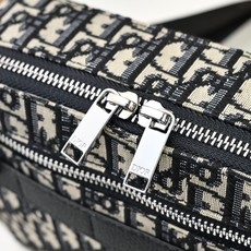 DIOR 迪奥SAFARI信使包 CD刺绣针织相机包 🚹男女通用斜挎包 单肩包 采用精湛镶嵌细工,经典百 DIOR 迪奥SAFARI信使包 CD刺绣针织相机包 🚹男女通用斜挎包 单肩包 采用精湛镶嵌细工,经典百