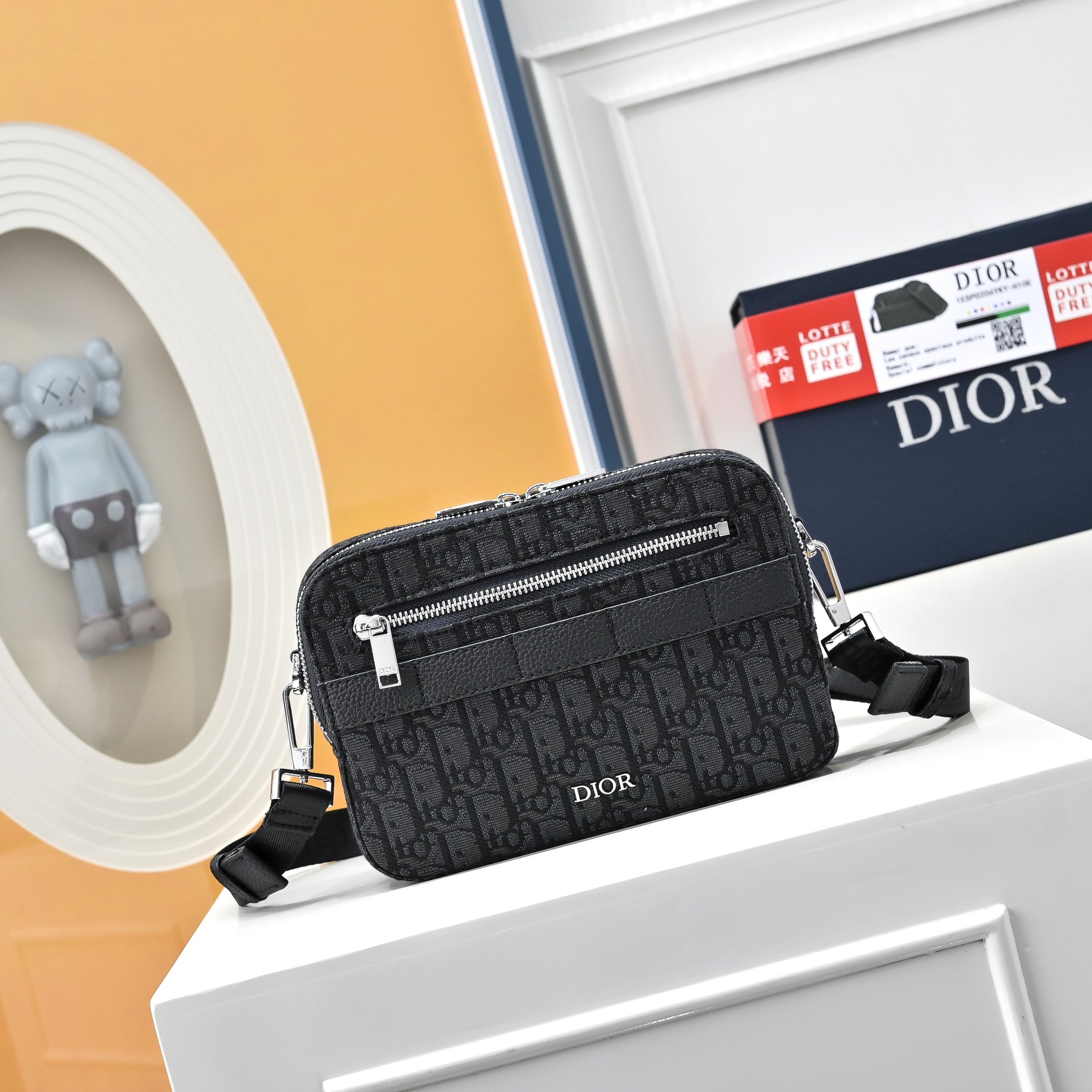 DIOR 迪奥SAFARI信使包 CD刺绣针织相机包 🚹男女通用斜挎包 单肩包 采用精湛镶嵌细工，经典百