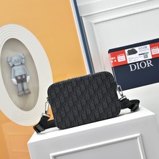 DIOR 迪奥SAFARI信使包 CD刺绣针织相机包 🚹男女通用斜挎包 单肩包 采用精湛镶嵌细工,经典百 DIOR 迪奥SAFARI信使包 CD刺绣针织相机包 🚹男女通用斜挎包 单肩包 采用精湛镶嵌细工,经典百