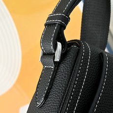 DIOR 迪奥Saddle 磁扣开合可调节肩带 Oblique刺绣牛仔布 马鞍信使包斜挎包男士翻盖单肩 DIOR 迪奥Saddle 磁扣开合可调节肩带 Oblique刺绣牛仔布 马鞍信使包斜挎包男士翻盖单肩