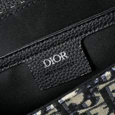 DIOR 迪奥Saddle 磁扣开合可调节肩带 Oblique刺绣牛仔布 马鞍信使包斜挎包男士翻盖单肩 DIOR 迪奥Saddle 磁扣开合可调节肩带 Oblique刺绣牛仔布 马鞍信使包斜挎包男士翻盖单肩