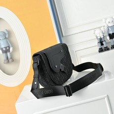 DIOR 迪奥Saddle 磁扣开合可调节肩带 Oblique刺绣牛仔布 马鞍信使包斜挎包男士翻盖单肩 DIOR 迪奥Saddle 磁扣开合可调节肩带 Oblique刺绣牛仔布 马鞍信使包斜挎包男士翻盖单肩