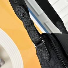 DIOR 迪奥Saddle 磁扣开合可调节肩带 Oblique刺绣牛仔布 马鞍信使包斜挎包男士翻盖单肩 DIOR 迪奥Saddle 磁扣开合可调节肩带 Oblique刺绣牛仔布 马鞍信使包斜挎包男士翻盖单肩