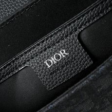 DIOR 迪奥Saddle 磁扣开合可调节肩带 Oblique刺绣牛仔布 马鞍信使包斜挎包男士翻盖单肩 DIOR 迪奥Saddle 磁扣开合可调节肩带 Oblique刺绣牛仔布 马鞍信使包斜挎包男士翻盖单肩