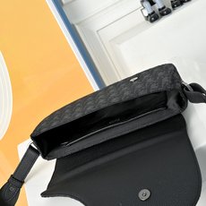 DIOR 迪奥Saddle 磁扣开合可调节肩带 Oblique刺绣牛仔布 马鞍信使包斜挎包男士翻盖单肩 DIOR 迪奥Saddle 磁扣开合可调节肩带 Oblique刺绣牛仔布 马鞍信使包斜挎包男士翻盖单肩