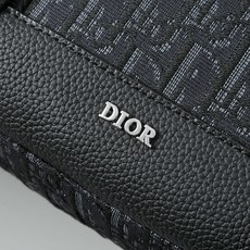 DIOR 迪奥Oblique提花布翻盖邮差包 刺绣单肩斜挎包 采用精湛镶嵌细工,经典百搭 实物拍摄 原厂 DIOR 迪奥Oblique提花布翻盖邮差包 刺绣单肩斜挎包 采用精湛镶嵌细工,经典百搭 实物拍摄 原厂