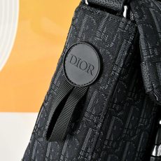DIOR 迪奥Oblique提花布翻盖邮差包 刺绣单肩斜挎包 采用精湛镶嵌细工,经典百搭 实物拍摄 原厂 DIOR 迪奥Oblique提花布翻盖邮差包 刺绣单肩斜挎包 采用精湛镶嵌细工,经典百搭 实物拍摄 原厂