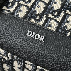 DIOR 迪奥Oblique提花布翻盖邮差包 刺绣单肩斜挎包 采用精湛镶嵌细工,经典百搭 实物拍摄 原厂 DIOR 迪奥Oblique提花布翻盖邮差包 刺绣单肩斜挎包 采用精湛镶嵌细工,经典百搭 实物拍摄 原厂